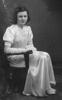 3. 1928: Palmesøndag 1942 af Ida Ott Goren. Billedtekst: 13,9 år gammel. Konfirmationen fandt sted Palmesøndag 23.april 1942 i Holmens Kirke.